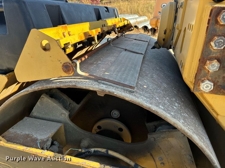 image for item EH7115 1991 Caterpillar CB-534 double drum vibratory roller