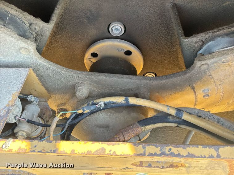 image for item EH7115 1991 Caterpillar CB-534 double drum vibratory roller