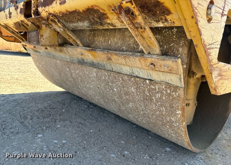 image for item EH7115 1991 Caterpillar CB-534 double drum vibratory roller