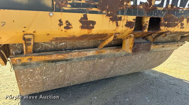 image for item EH7115 1991 Caterpillar CB-534 double drum vibratory roller