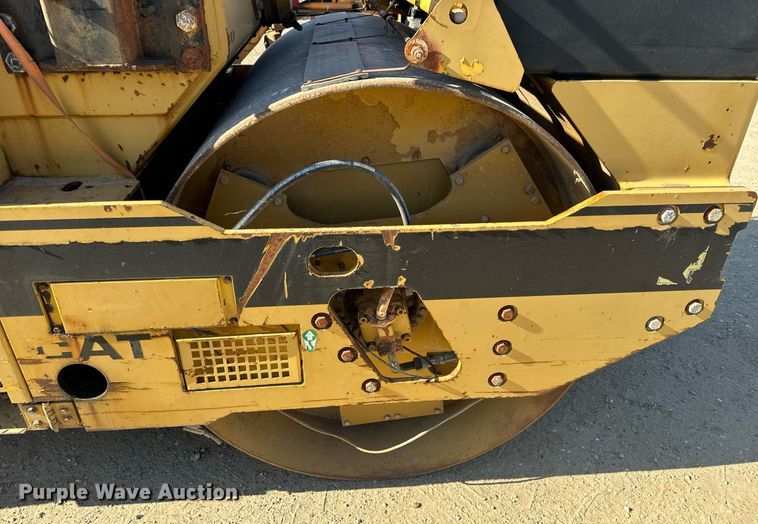 image for item EH7115 1991 Caterpillar CB-534 double drum vibratory roller