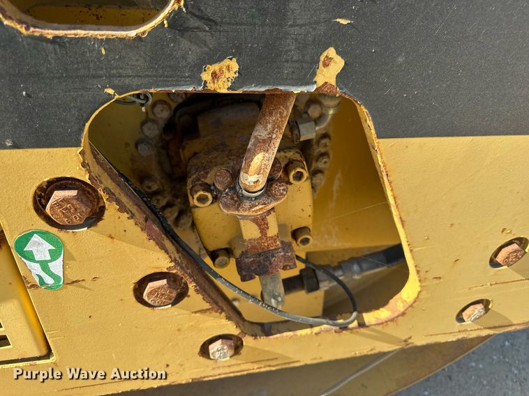 image for item EH7115 1991 Caterpillar CB-534 double drum vibratory roller