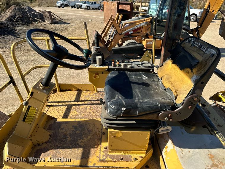 image for item EH7115 1991 Caterpillar CB-534 double drum vibratory roller