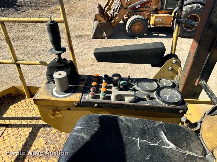 image for item EH7115 1991 Caterpillar CB-534 double drum vibratory roller