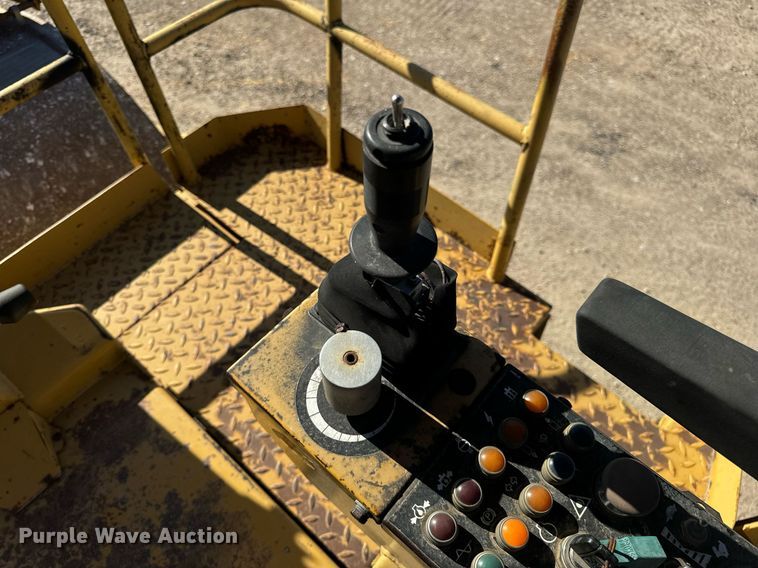 image for item EH7115 1991 Caterpillar CB-534 double drum vibratory roller