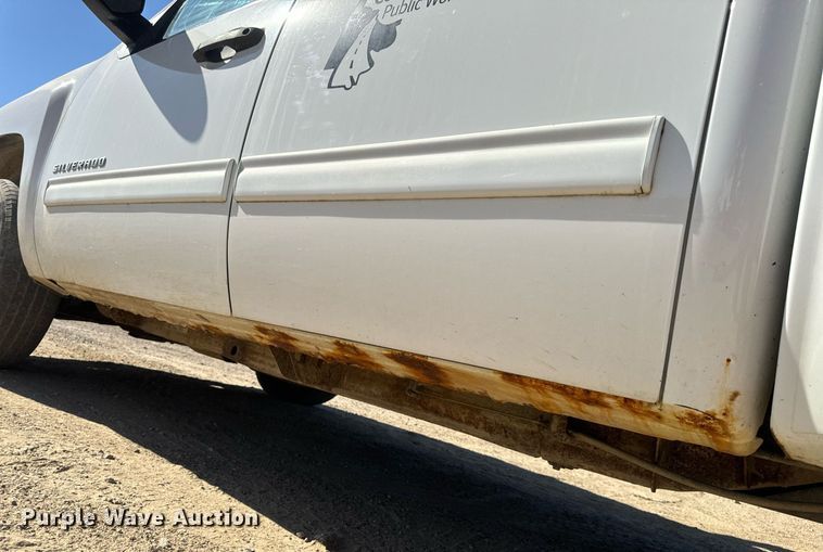 image for item EH7116 2013 Chevrolet Silverado 1500 Crew Cab pickup truck