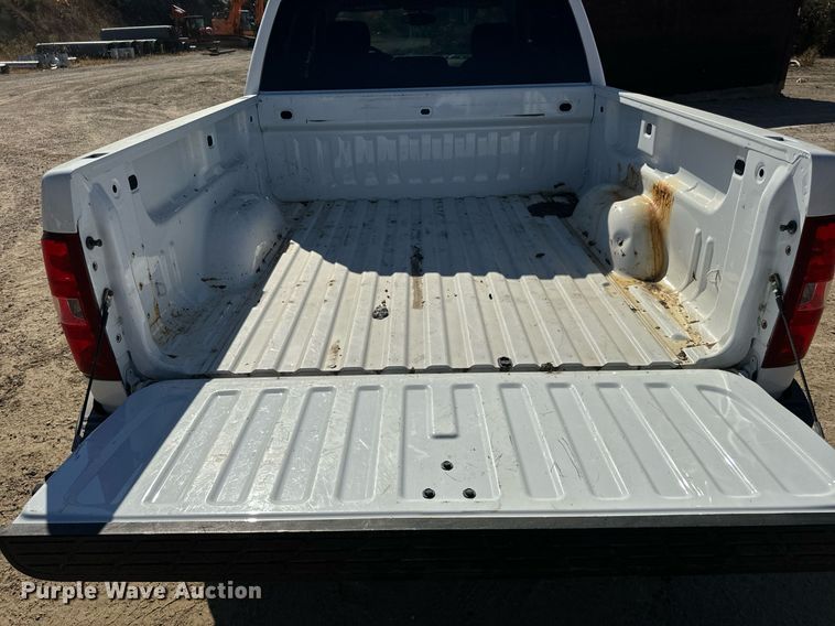 image for item EH7116 2013 Chevrolet Silverado 1500 Crew Cab pickup truck