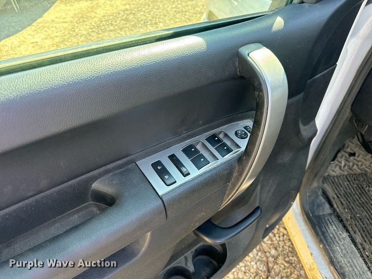 image for item EH7116 2013 Chevrolet Silverado 1500 Crew Cab pickup truck