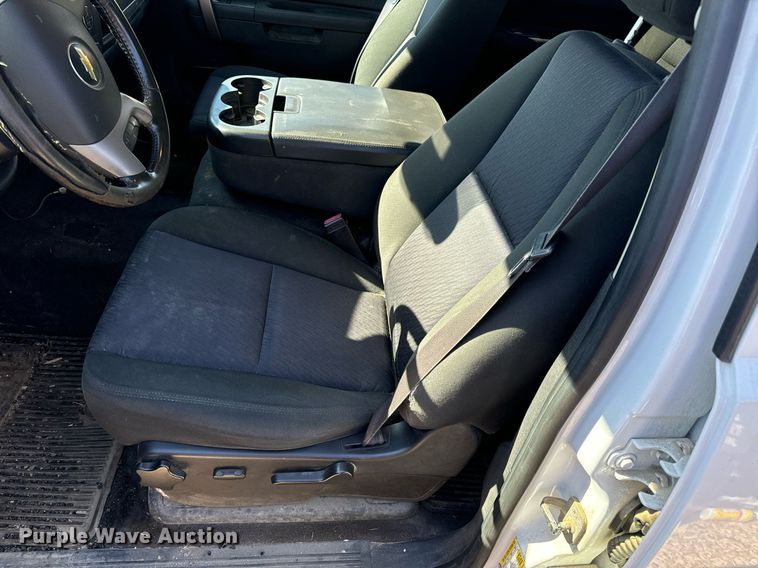 image for item EH7116 2013 Chevrolet Silverado 1500 Crew Cab pickup truck