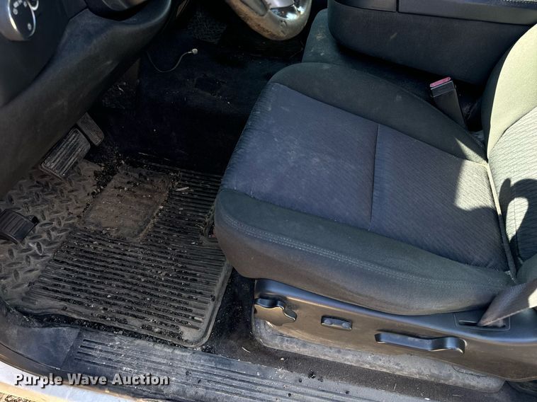 image for item EH7116 2013 Chevrolet Silverado 1500 Crew Cab pickup truck