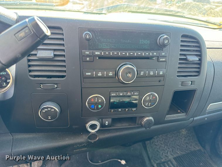 image for item EH7116 2013 Chevrolet Silverado 1500 Crew Cab pickup truck