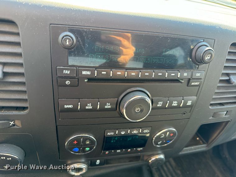 image for item EH7116 2013 Chevrolet Silverado 1500 Crew Cab pickup truck