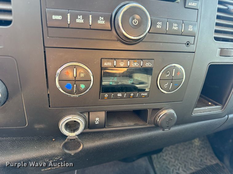 image for item EH7116 2013 Chevrolet Silverado 1500 Crew Cab pickup truck