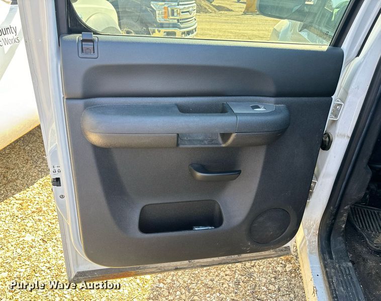 image for item EH7116 2013 Chevrolet Silverado 1500 Crew Cab pickup truck