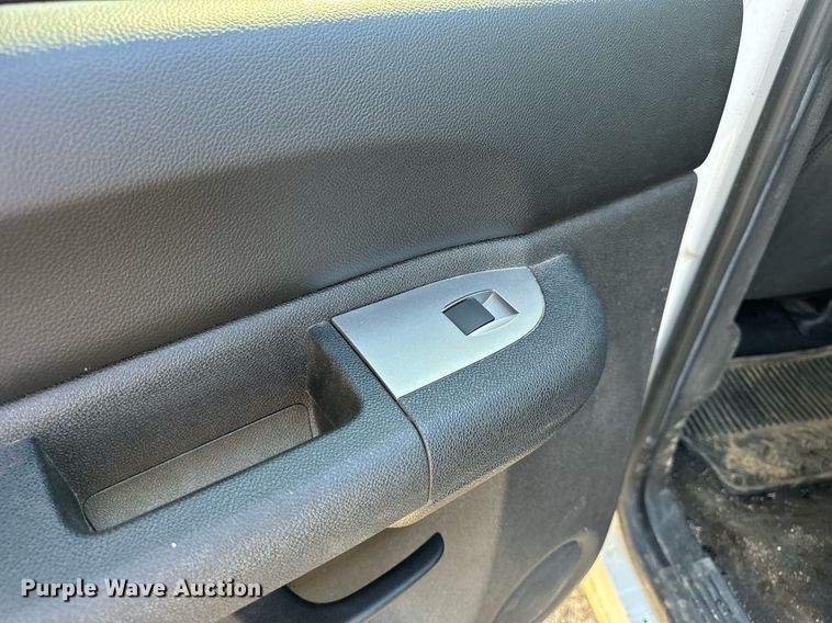 image for item EH7116 2013 Chevrolet Silverado 1500 Crew Cab pickup truck