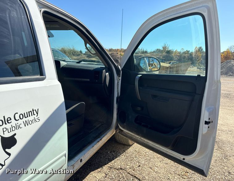 image for item EH7116 2013 Chevrolet Silverado 1500 Crew Cab pickup truck