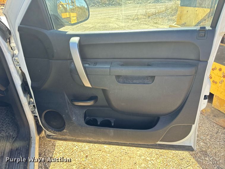 image for item EH7116 2013 Chevrolet Silverado 1500 Crew Cab pickup truck