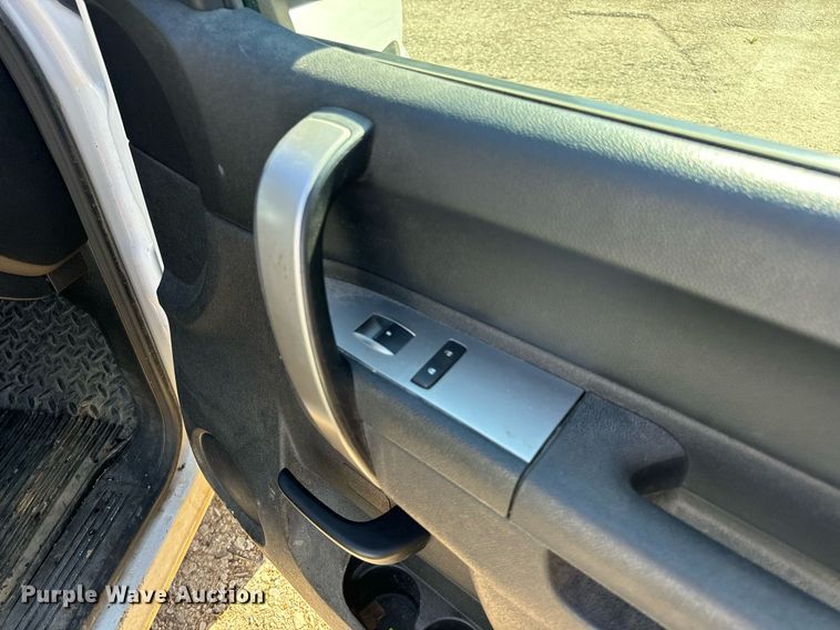 image for item EH7116 2013 Chevrolet Silverado 1500 Crew Cab pickup truck