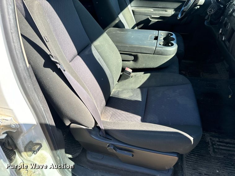 image for item EH7116 2013 Chevrolet Silverado 1500 Crew Cab pickup truck