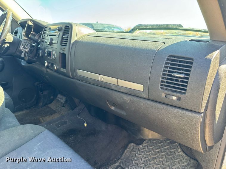 image for item EH7116 2013 Chevrolet Silverado 1500 Crew Cab pickup truck