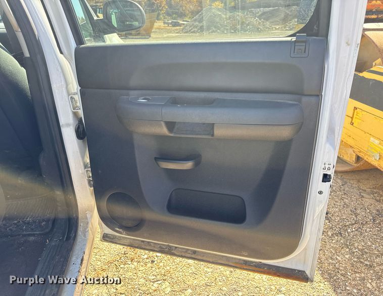 image for item EH7116 2013 Chevrolet Silverado 1500 Crew Cab pickup truck