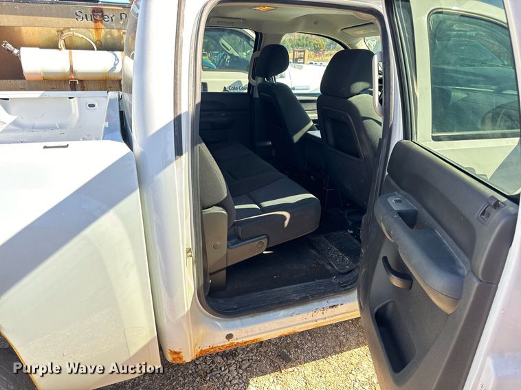 image for item EH7116 2013 Chevrolet Silverado 1500 Crew Cab pickup truck