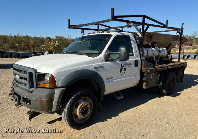 2006 Ford F550 Super Duty XL flatbed truck in Jefferson City, MO Item