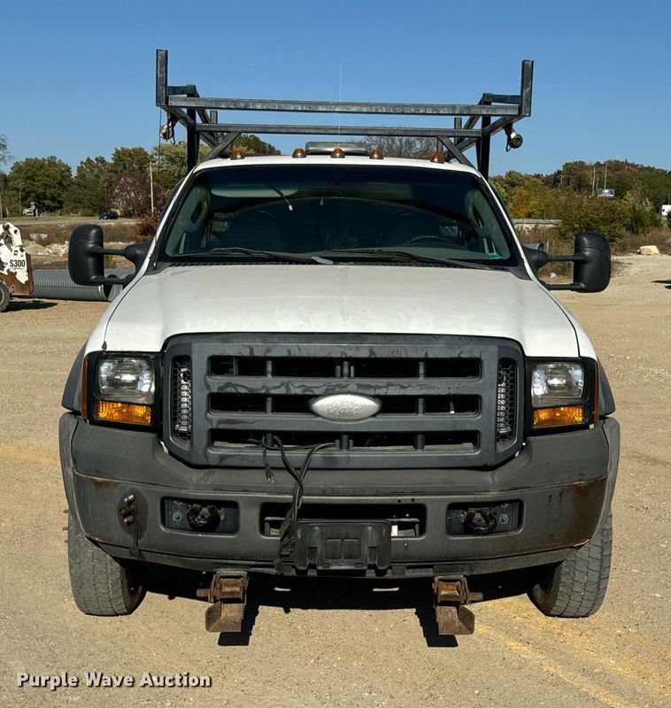 image for item EH7117 2006 Ford F550 Super Duty XL flatbed truck