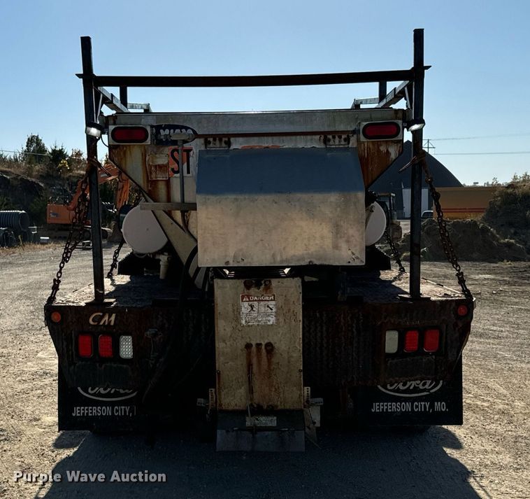 image for item EH7117 2006 Ford F550 Super Duty XL flatbed truck