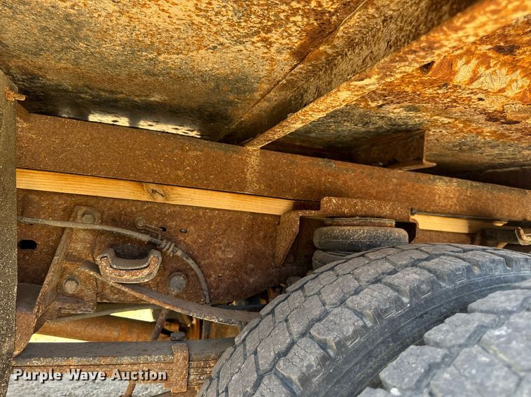 image for item EH7117 2006 Ford F550 Super Duty XL flatbed truck