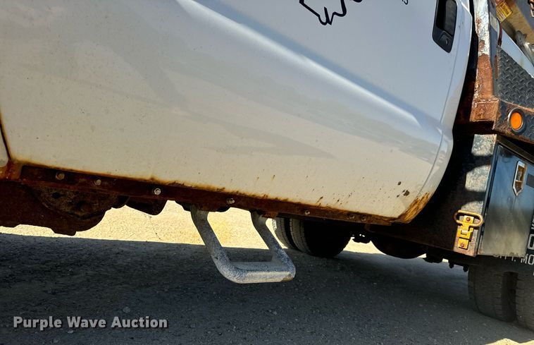 image for item EH7117 2006 Ford F550 Super Duty XL flatbed truck
