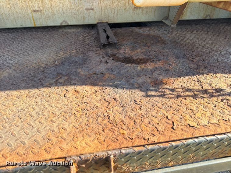 image for item EH7117 2006 Ford F550 Super Duty XL flatbed truck