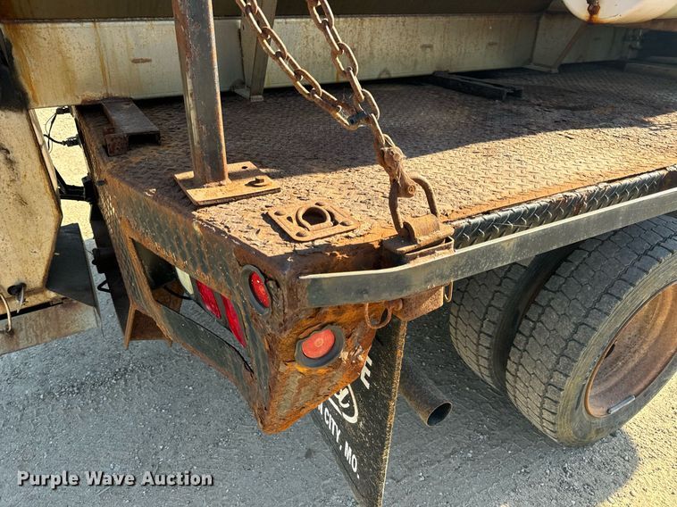 image for item EH7117 2006 Ford F550 Super Duty XL flatbed truck