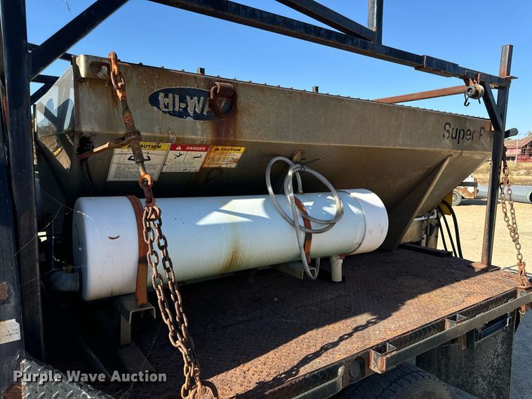 image for item EH7117 2006 Ford F550 Super Duty XL flatbed truck