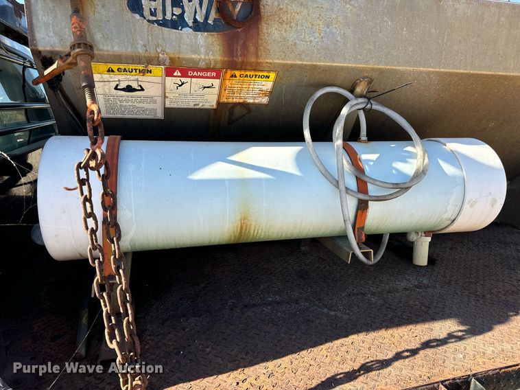 image for item EH7117 2006 Ford F550 Super Duty XL flatbed truck