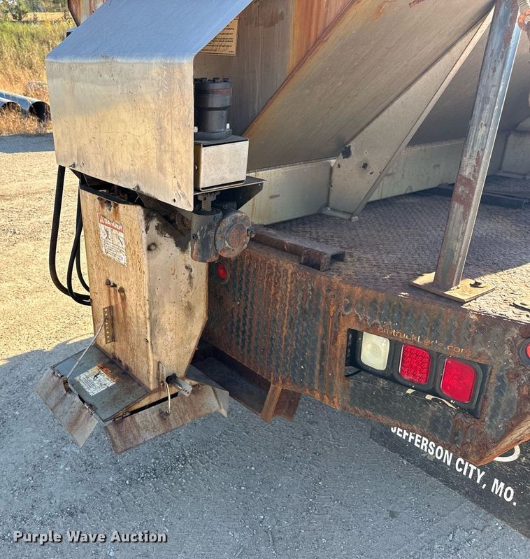 image for item EH7117 2006 Ford F550 Super Duty XL flatbed truck