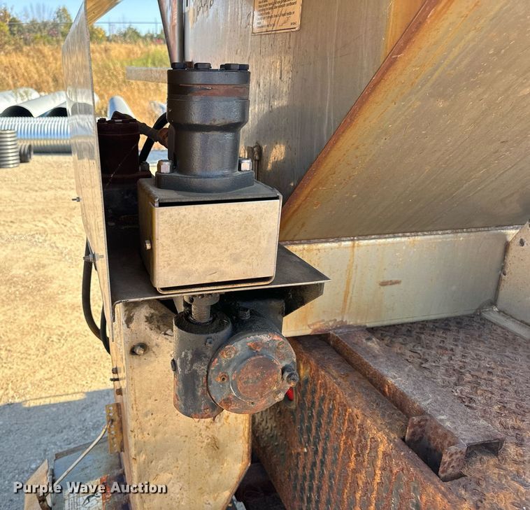 image for item EH7117 2006 Ford F550 Super Duty XL flatbed truck