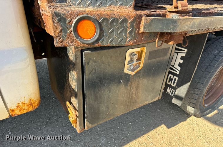 image for item EH7117 2006 Ford F550 Super Duty XL flatbed truck