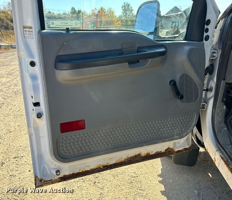 image for item EH7117 2006 Ford F550 Super Duty XL flatbed truck