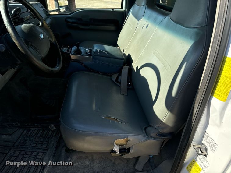 image for item EH7117 2006 Ford F550 Super Duty XL flatbed truck