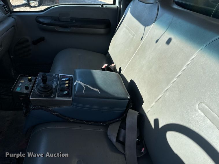 image for item EH7117 2006 Ford F550 Super Duty XL flatbed truck