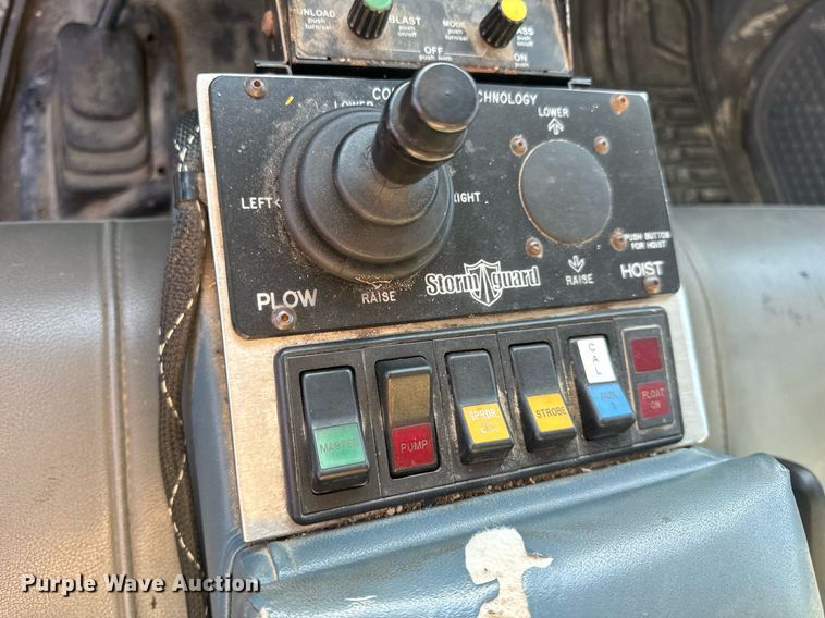 image for item EH7117 2006 Ford F550 Super Duty XL flatbed truck