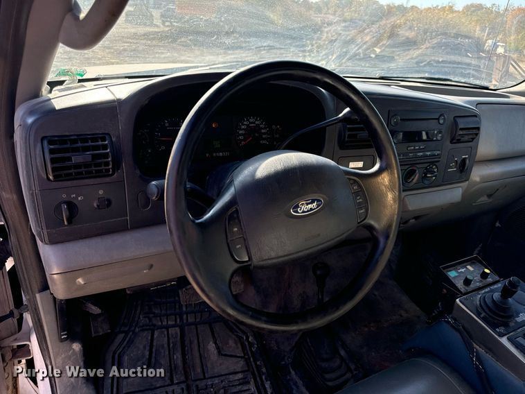 image for item EH7117 2006 Ford F550 Super Duty XL flatbed truck