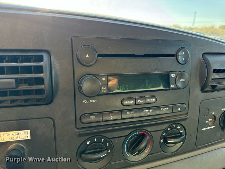 image for item EH7117 2006 Ford F550 Super Duty XL flatbed truck