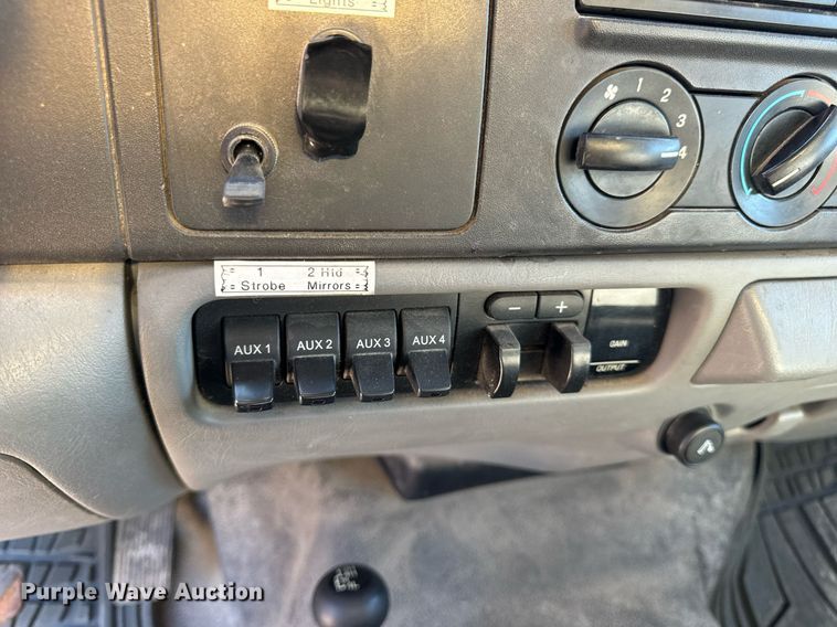 image for item EH7117 2006 Ford F550 Super Duty XL flatbed truck