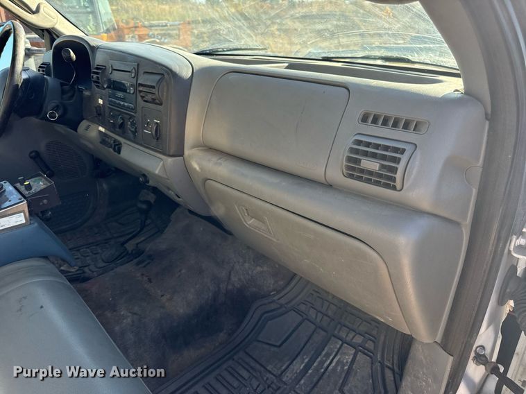 image for item EH7117 2006 Ford F550 Super Duty XL flatbed truck