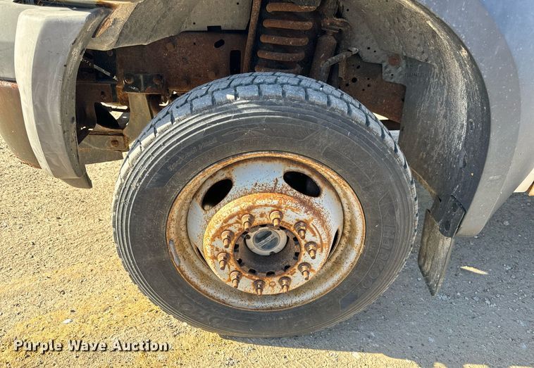 image for item EH7117 2006 Ford F550 Super Duty XL flatbed truck