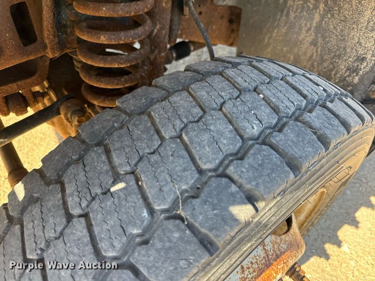 image for item EH7117 2006 Ford F550 Super Duty XL flatbed truck