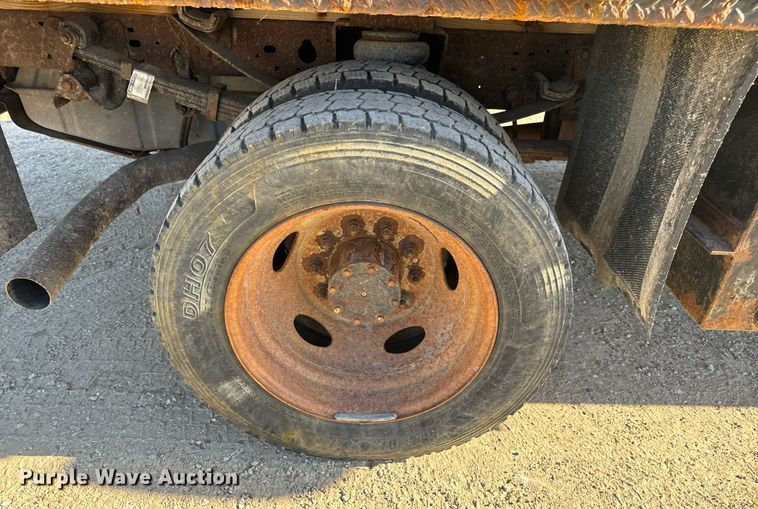 image for item EH7117 2006 Ford F550 Super Duty XL flatbed truck