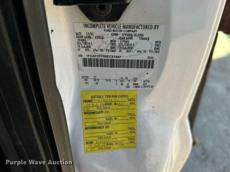 image for item EH7117 2006 Ford F550 Super Duty XL flatbed truck